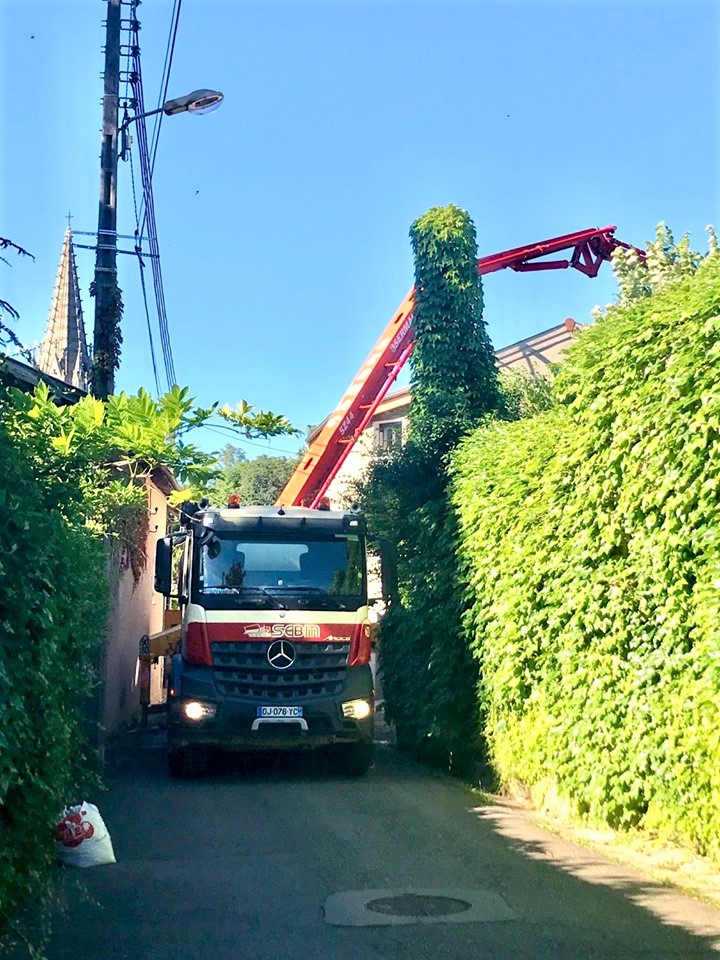 Photo du chantier situé à Saint-Cyr-au-Mont-d'Or (69) où SEBM était présente.