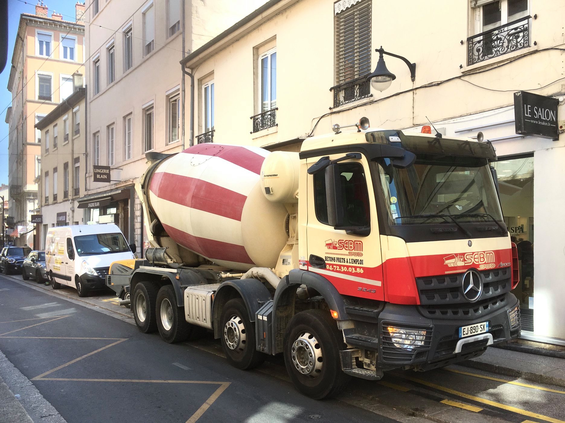 Chantier de Croix-rousse avec livraison d'une chape par SEBM Sud